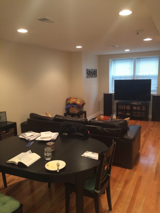 Building Photo - 1659 N Halsted St