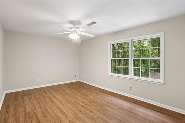 Building Photo - 2063 Six Branches Dr