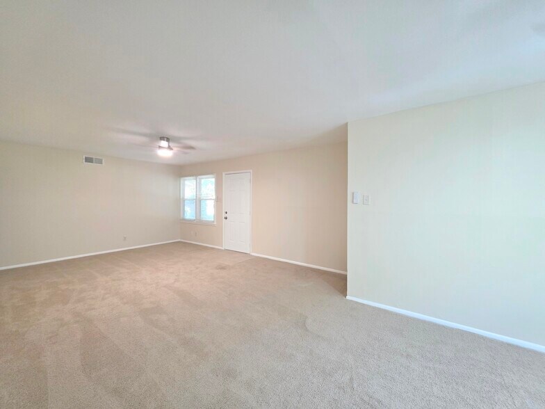 Building Photo - 4014 Sun Valley Dr