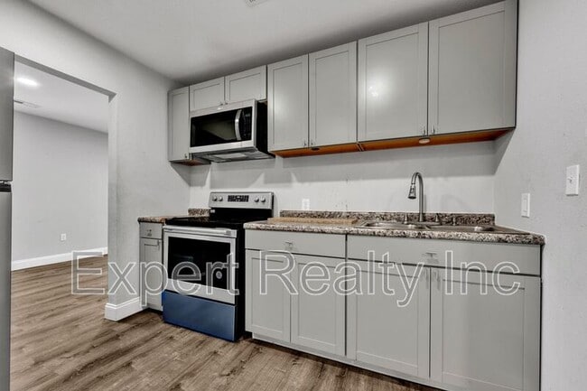 Building Photo - 532 Athens Ct