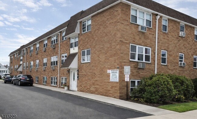 Building Photo - 5 Ascension St