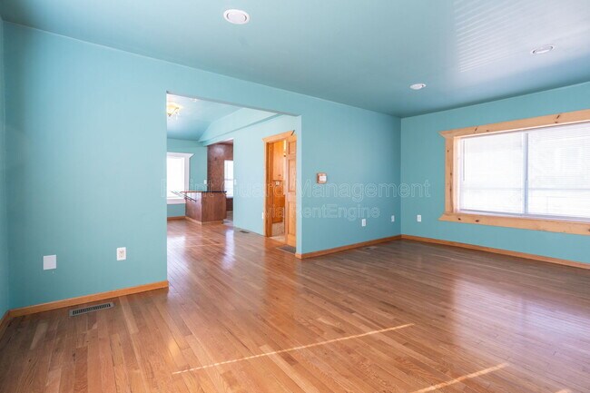 Building Photo - 421 N Emporia Ave