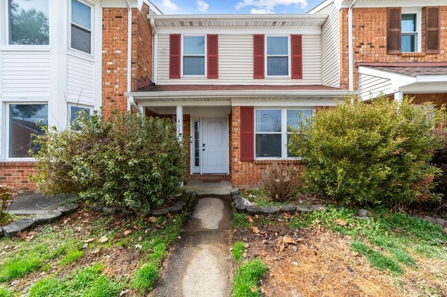 Building Photo - 802 Nottaway Dr
