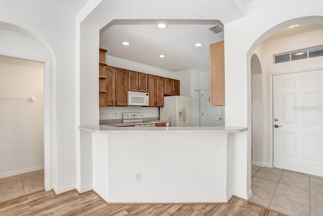 Building Photo - 2050 Park Crescent Dr