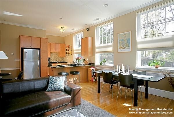 Primary Photo - 245 Beacon St