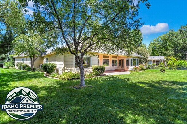 Building Photo - 418 E Trailside Dr