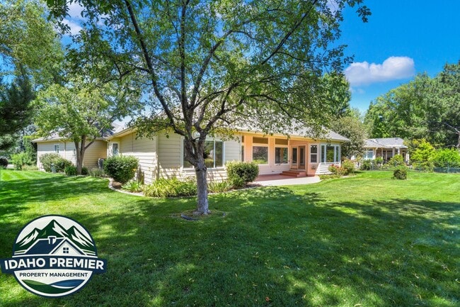 Building Photo - 481 E Trailside Dr