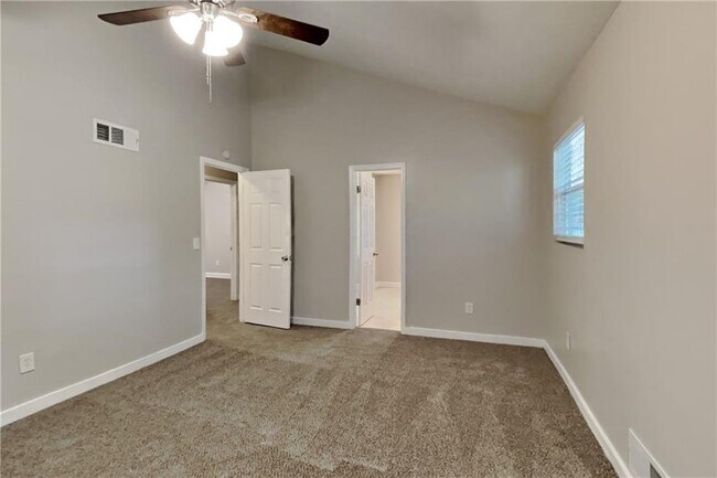 Building Photo - 3929 Lookout Point Dr