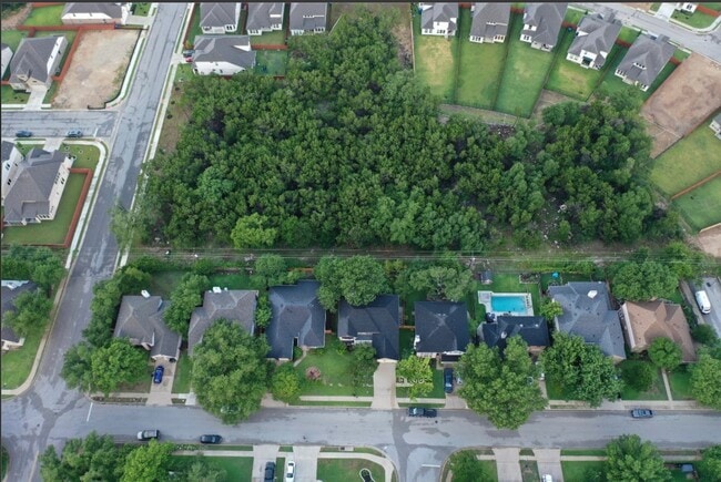 Building Photo - 2310 Falcon Dr