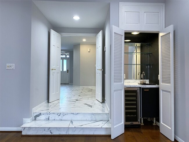 Building Photo - 2813 Saint St