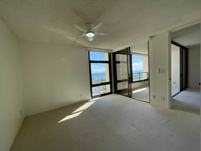 Building Photo - 2412