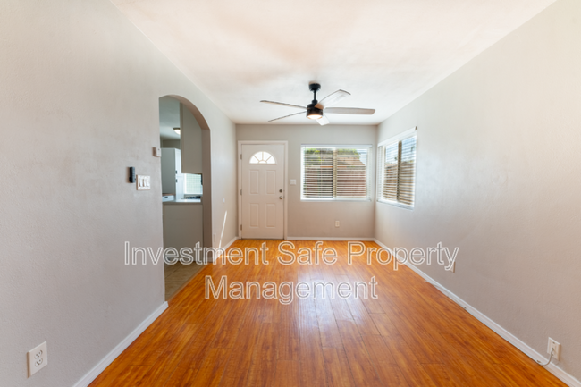 Building Photo - 821 39th St