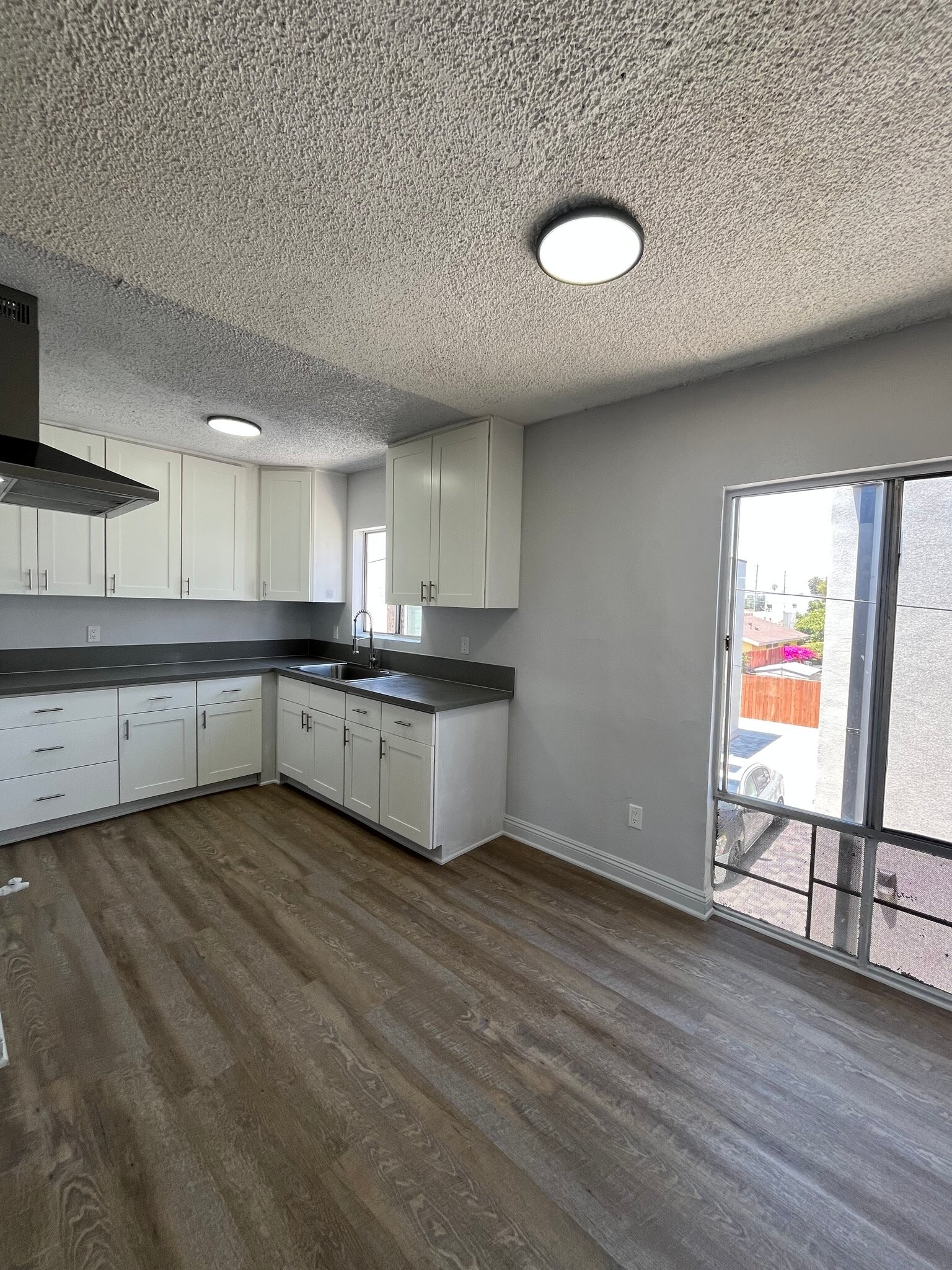 Building Photo - 641 W 92nd St