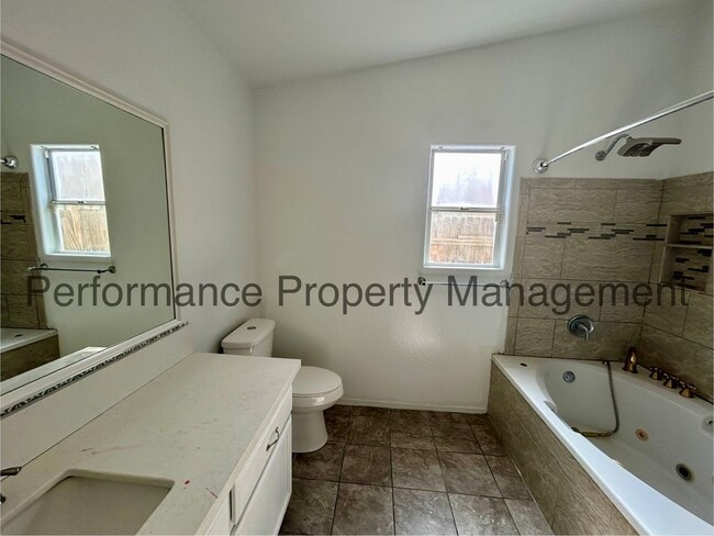 Building Photo - Stunning 5 Bed/2 Bath S Bakersfield Home w...