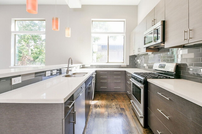 Building Photo - 3215 Garrow St