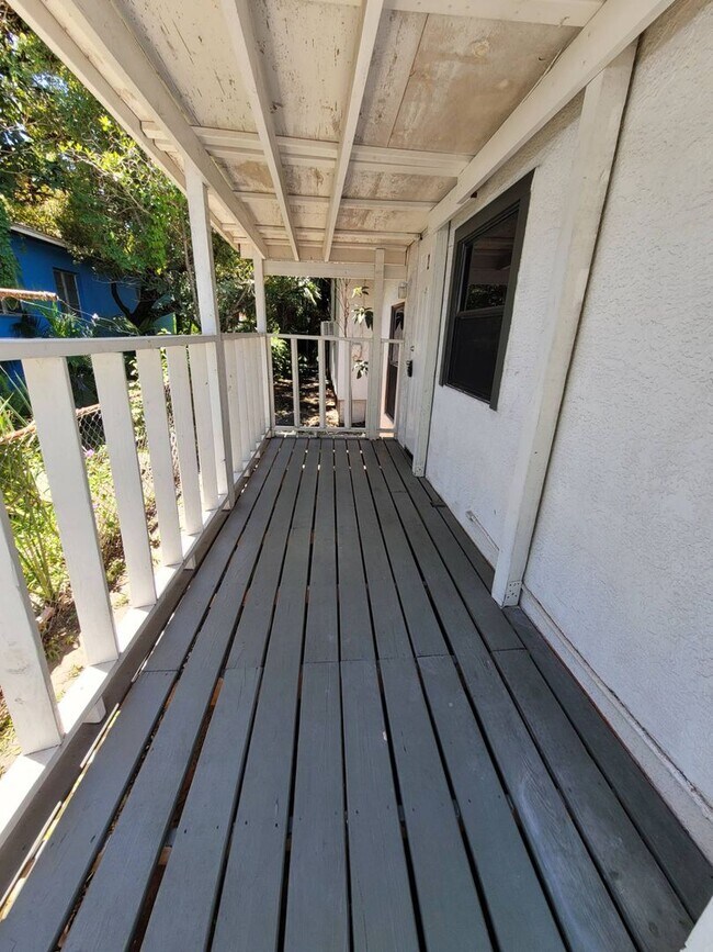 Building Photo - 1215
