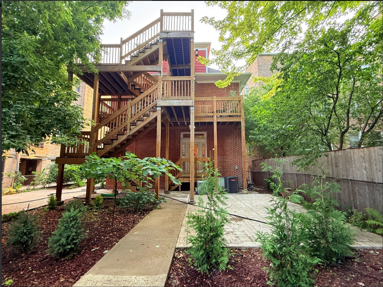 Building Photo - 935 Forest Ave