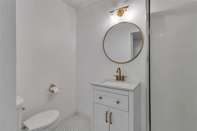 Building Photo - 610 Oriole Dr SE