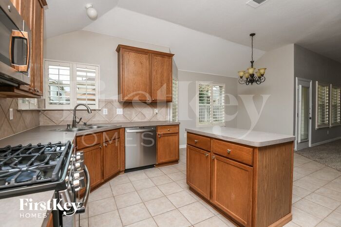 Building Photo - 5500 Milford Dr