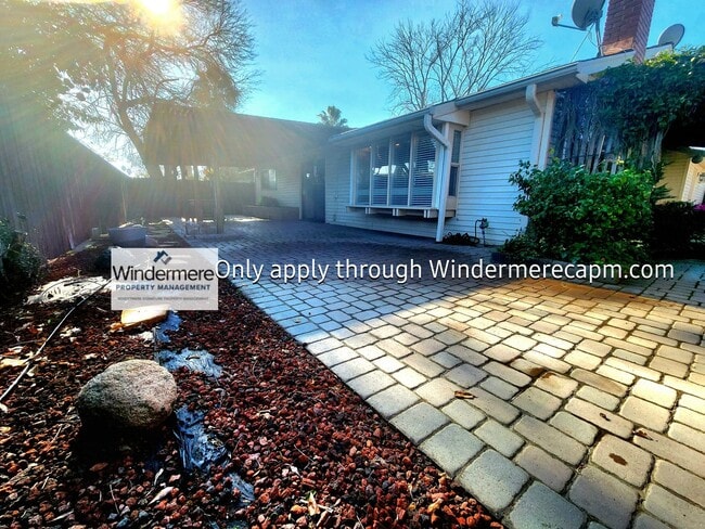 Building Photo - Foothill Farms Gem