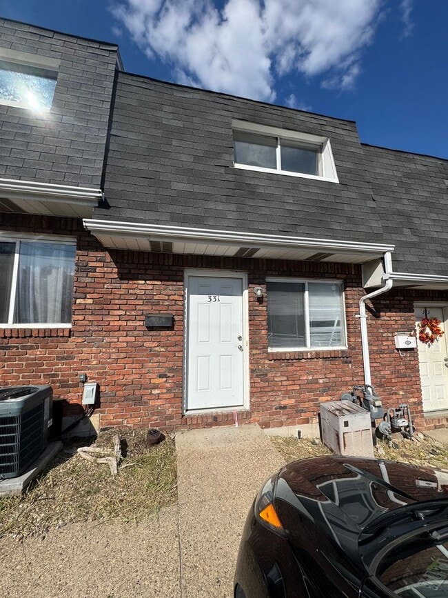 Building Photo - 2-Bedroom 1-Bathroom townhouse in McKeesport!