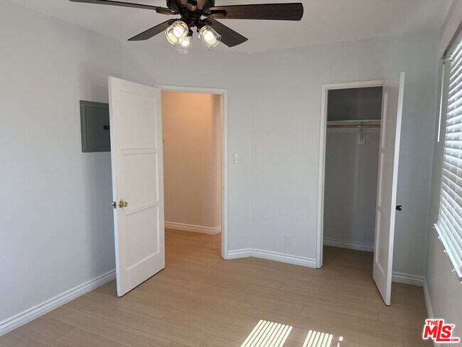 Building Photo - 4125 W Toluca Lake Ave