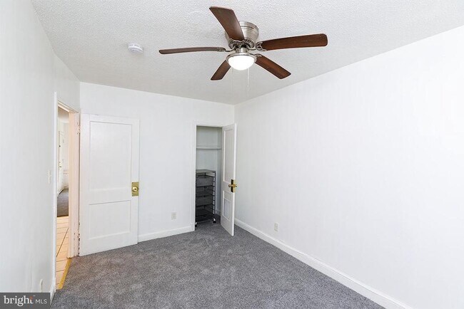 Building Photo - 430 Mellon St SE