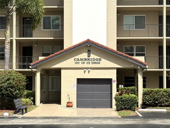 Building Photo - 1001 SW 128th Terrace