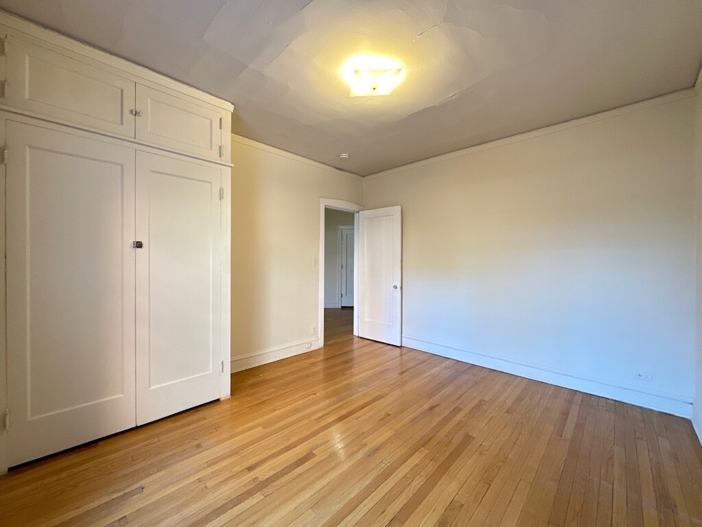 Building Photo - 1310 Oak