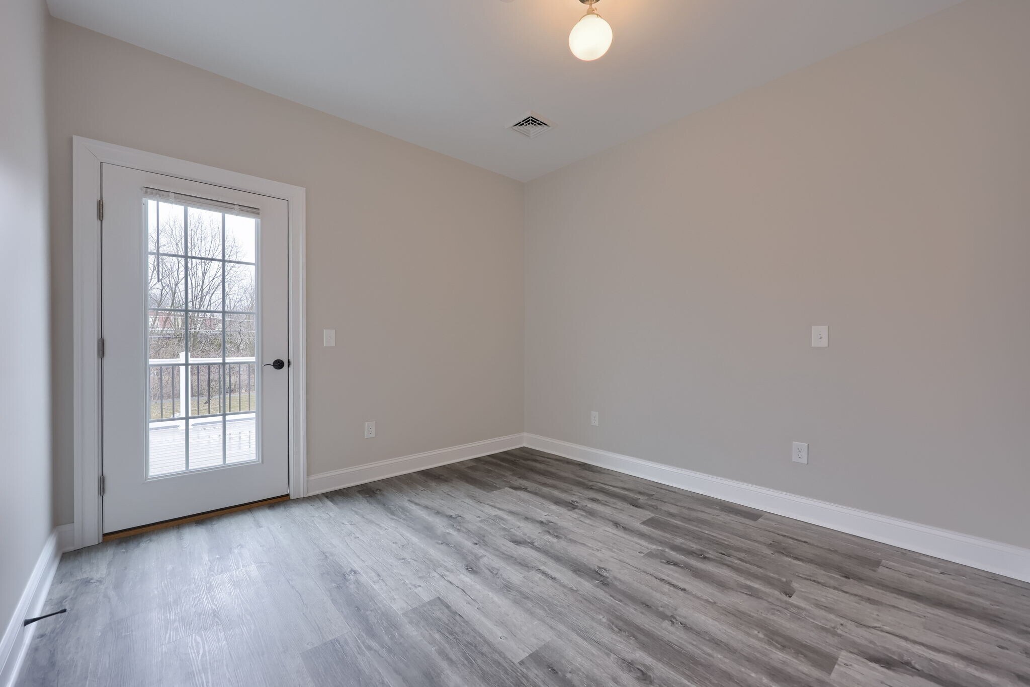 Building Photo - 231 E Main St