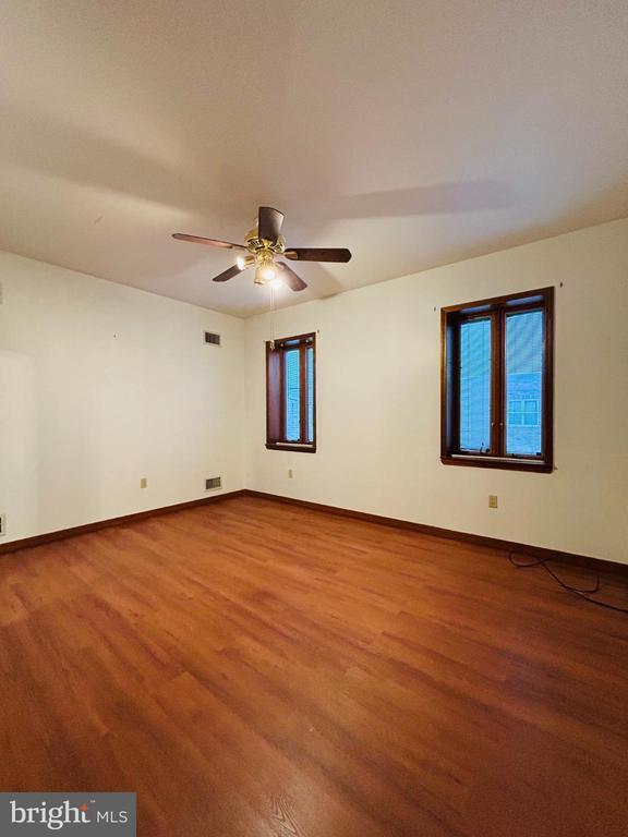 Building Photo - 1507 W Shunk St