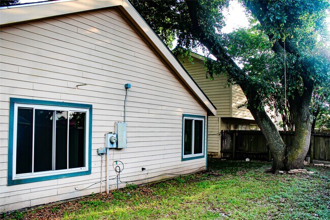 Building Photo - 19734 Lake Hollow Ln