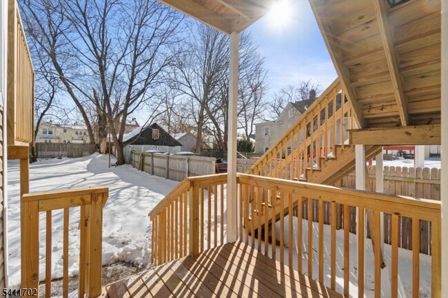 Building Photo - 826 George St