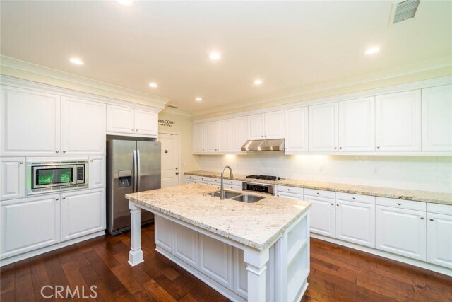 Building Photo - 33 Bromeliad