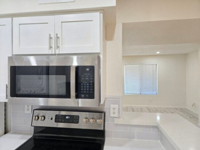 Building Photo - 5995 N 78th St