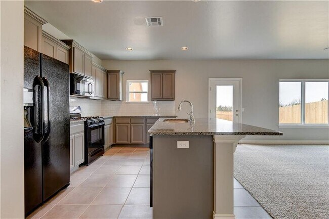 Building Photo - 17617 Hampton Park Dr