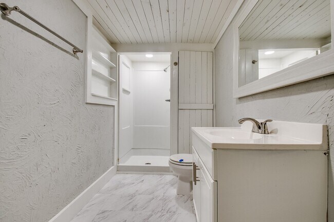 Building Photo - 3901 McKinney Dr