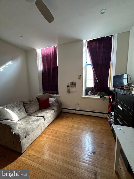 Building Photo - 322 S 11th St