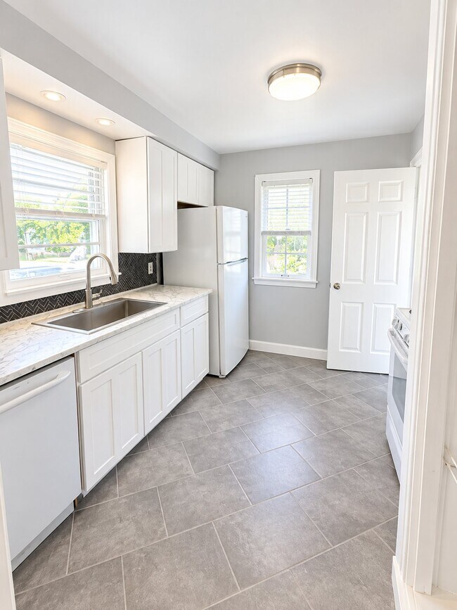 Building Photo - 21202 Gardenview Dr