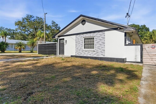 Building Photo - 502 Tweed Ave