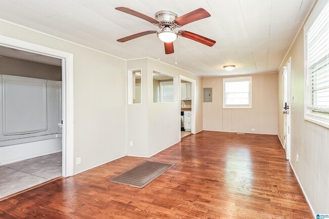 Building Photo - 3130 Ashwood Rd