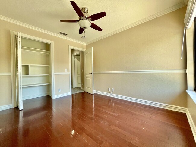 Building Photo - Beautiful 3 Bedroom 2.5 Bath Condo!