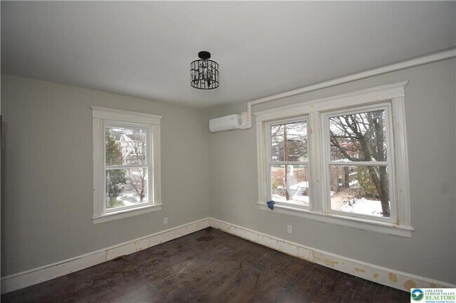 Building Photo - 312 March St