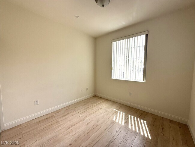Building Photo - 50 Aura de Blanco St
