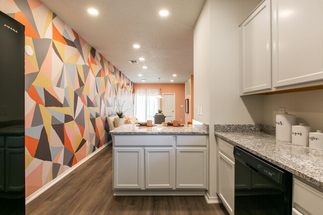 Building Photo - North Valley Townhome
