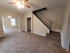 Building Photo - 3 Bedroom Duplex Coming Available!