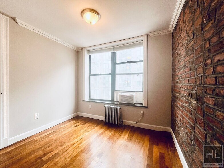 Building Photo - Mulberry Street