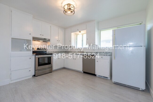 Building Photo - 3 Bed 1.5 Bath in Great Midtown Location!