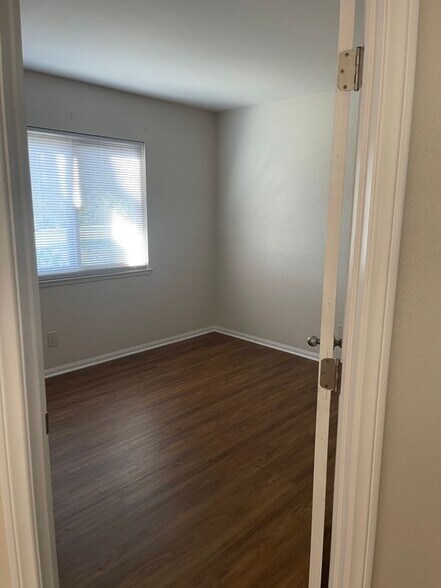 Building Photo - 415 Falconrock Ln