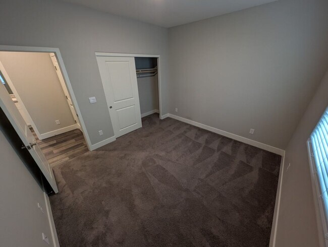 Building Photo - 1039 Forest Falcon Dr